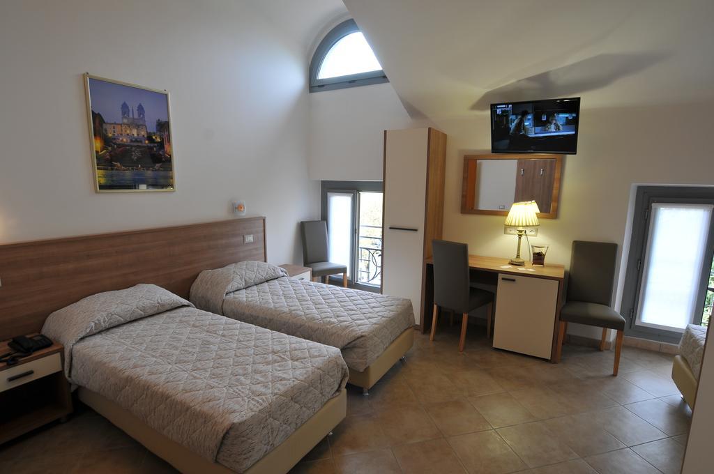 Hotel Montecarlo Milano Rum bild
