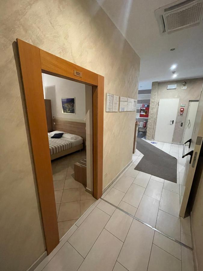 Hotel Montecarlo Milano Exteriör bild